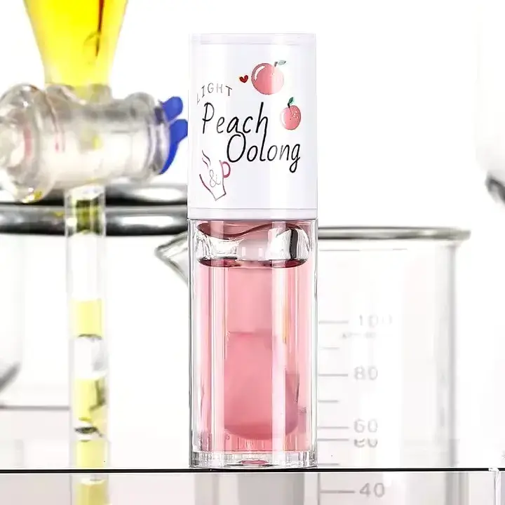 Close up of the large applicator of Bear Crystal Jelly Lip Oil