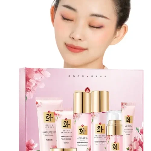 A beautiful model presenting the Hanfen Sakura Skincare seven-piece gift set for glowing skin.